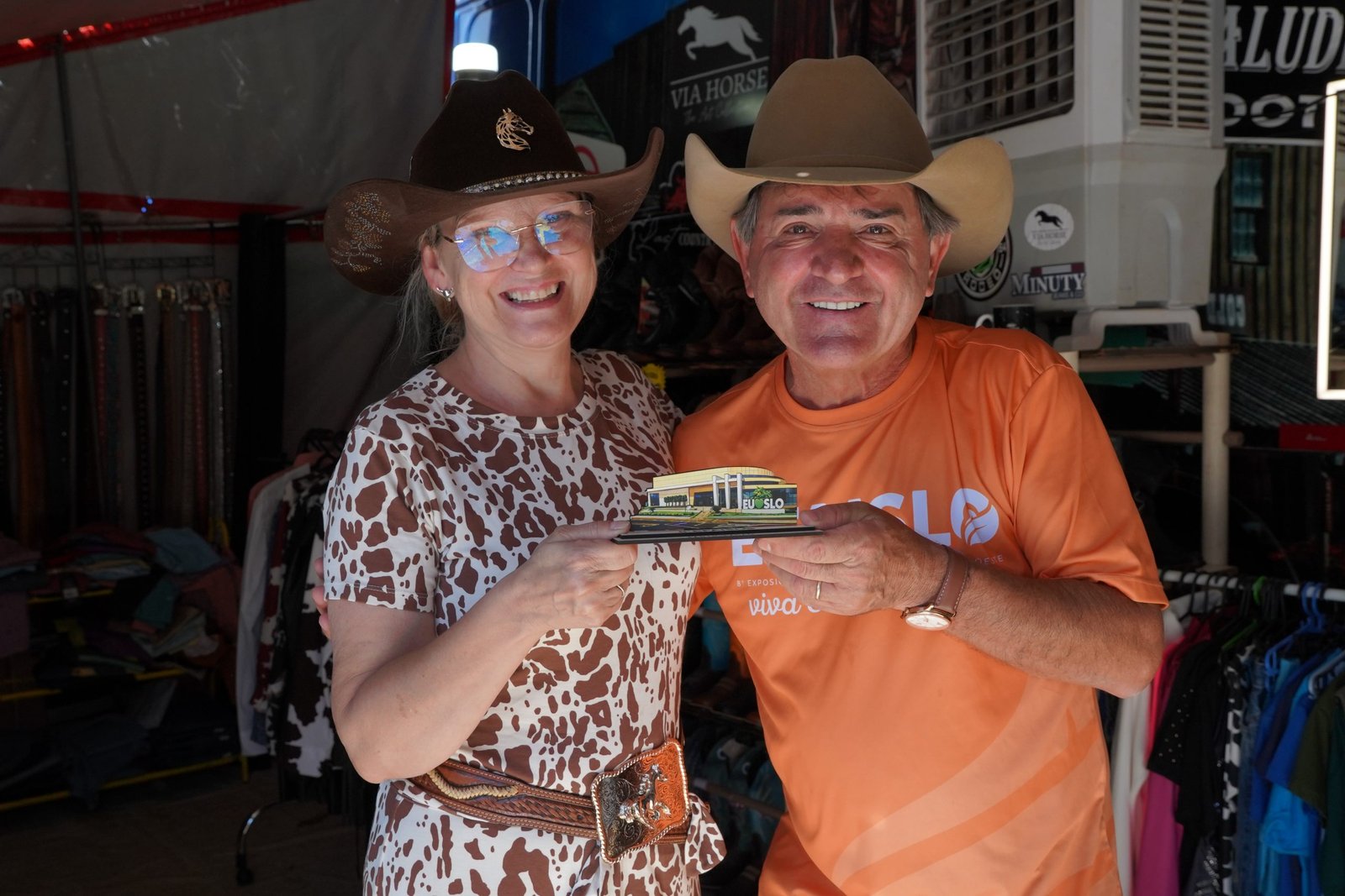 Entrega das Lembranças aos expositores