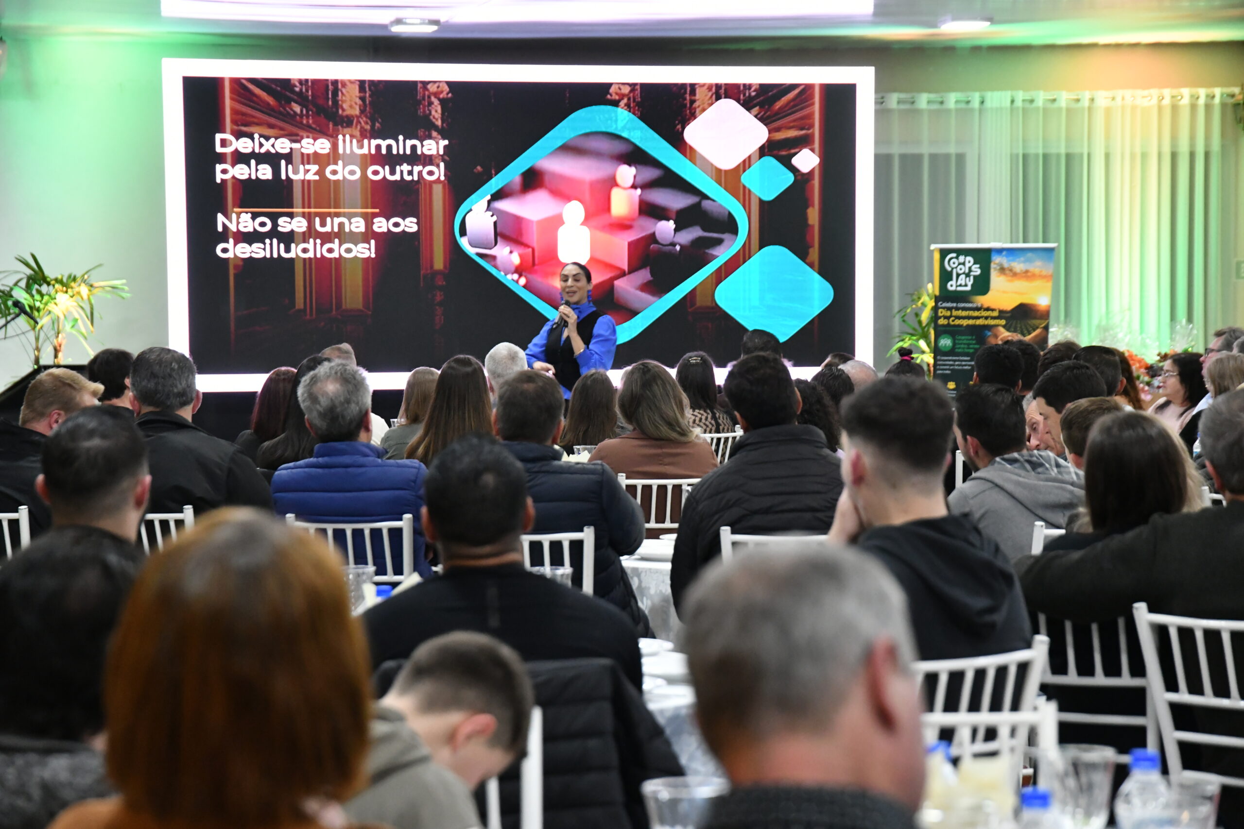 evento marca dia do cooperativismo na caslo